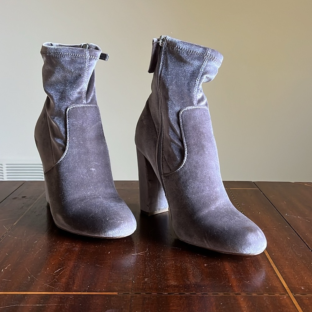 STEVE MADDEN - Stretch Velvet Boots in Lilac Gray - 8.5